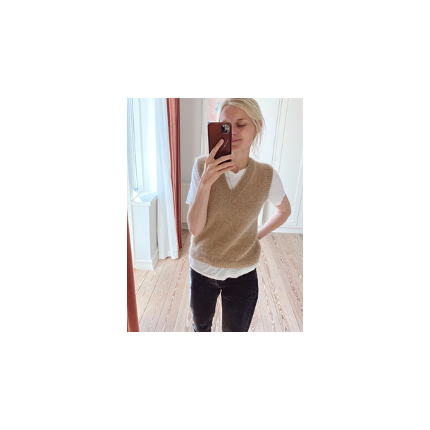 STOCKHOLM SLIPOVER V-NECK